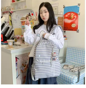 Japanse minimalistische gestreepte rugzak met grote capaciteit voor schoolgebruik.