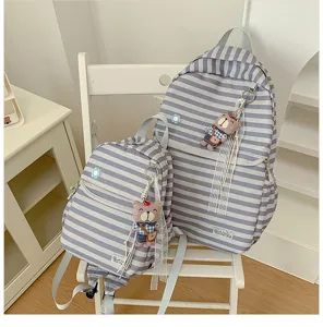 Japans minimalistisch gestreept studentenrugzak grote capaciteit voor schoolgebruik.