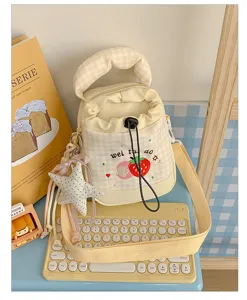 Schattige geruite emmervormige schoudertas voor tienermeisjes met aardbeiborduursel ster.