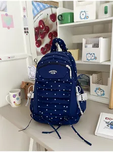 Japans stijl geplooide polkadot rugzak detail met schattig ontwerp en grote opslagcapaciteit.
