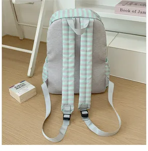 Minimalistische gestreepte schoolrugzak voor studenten, grijs en mintgroene tas.