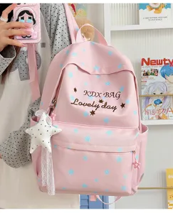Roze canvas schoolrugzak met schattige blauwe sterrenborduurwerk en sterhanger.