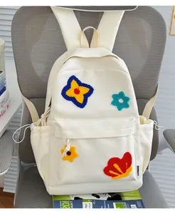 Japanse ins stijl grote capaciteit schoolrugzak met schattige ster en bloem pluche patches.