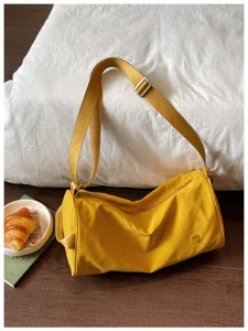 Sac bandouliere cylindrique en nylon jaune sac de loisirs crossbody avec sangle reglable