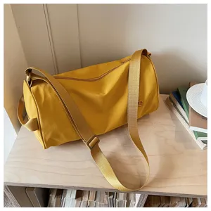 Sac bandoulière cylindre nylon jaune détail, sac messager décontracté, grande capacité, style mode.