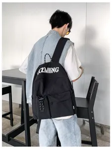 Schwarzer Freizeit Rucksack mit grossem Fassungsvermoegen fuer Reisen und taeglichen Alltag.