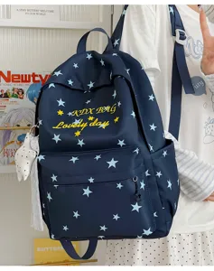 Gedetailleerd overzicht van donkerblauwe sterren-schoolrugzak met geel borduurwerk.