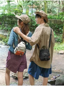 Bolso cruzado ligero de nailon con cordón para viajes al aire libre y deporte casual.