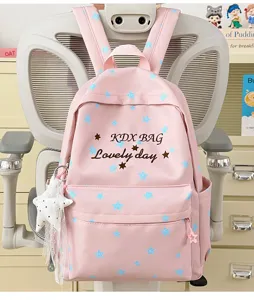 Roze casual rugzak met grote capaciteit en blauwe sterren voor studenten en dagelijks gebruik.