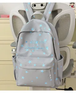 Lichtgewicht ruime schoolrugzak met mooi blauw sterrenpatroon voor studenten en dagelijks gebruik.