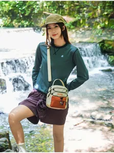 Bolso cruzado ligero de nailon para viajes al aire libre con cordón, estilo de bolso deportivo.