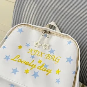 Casual rugzak met sterrenprint en borduurwerk, perfect voor school en dagelijks gebruik.