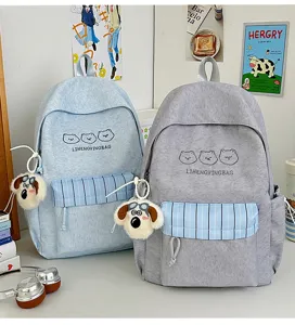 Japanischer niedlicher, farbblockierter Rucksack für Schüler mit Bärenstickerei und Plüschtier.