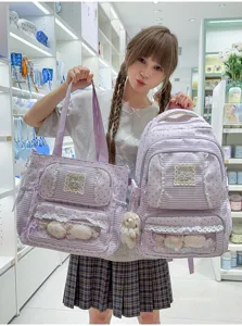 Leuke lichtpaarse schoolrugzak en shopper tas set met sterrenpatroon en mooie kanten rand.