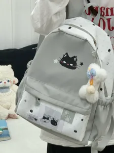Leuke wit-grijs kattenprint rugzak met pluche hanger, stijlvolle casual schooltas voor studenten.