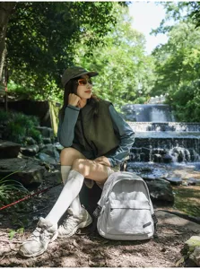Sac à dos décontracté minimaliste de grande capacité pour les voyages et les loisirs.