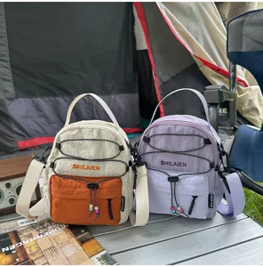 Bolso cruzado de nailon con cordón para viajes al aire libre, bolso casual ligero multifuncional.