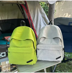 Sac à dos de loisir minimaliste et grande capacité, sac de voyage élégant pour tous.