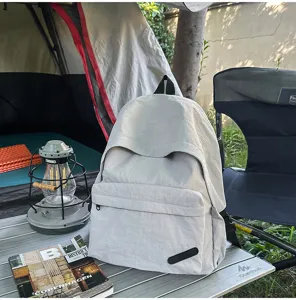 Sac a dos de loisirs gris clair grande capacite mode pour voyage et plein air