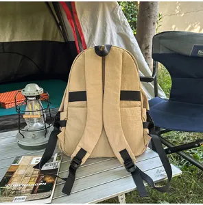 Sac à dos de voyage beige minimaliste, sac de jour durable avec bretelles réglables pour tous.