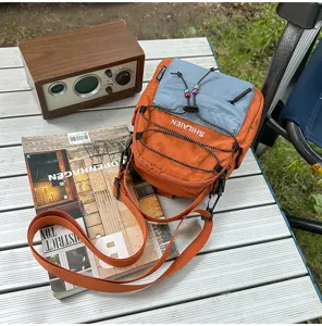 Bolso cruzado de cordón de nailon, bolso de hombro casual para viajes al aire libre con bolsillos.
