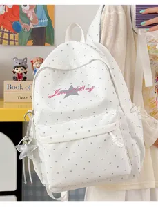 Japanse stijl witte polkadot rugzak met stervormige hanger voor leuke studenten.