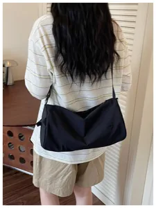Sac à bandoulière décontracté en nylon noir pour femmes, grand cabas fourre-tout.