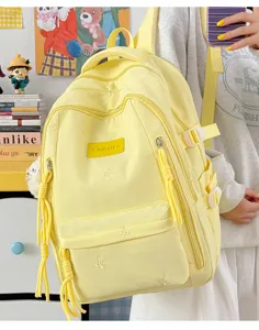 Gedetailleerde gele schoolrugzak, schattig strik borduurwerk patroon, grote casual dagrugzak.