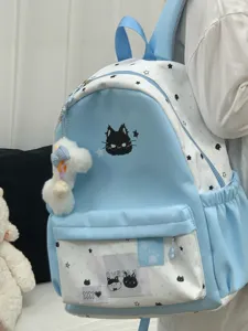 Schattige blauw-witte studentenrugzak met sterrenpatroon, kattenborduurwerk en pluche hanger.