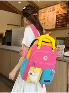 Dopamine kleurenblok casual dames rugzak, stijlvolle studenten schooltas met schattige hanger.