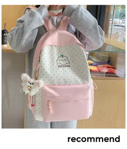 Schattige Japanse stippen schoolrugzak met wolkprint en pluizig konijnenhangertje voor tieners.