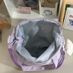 Casual lavendelkleurige shopper tas met pluche hanger, grote schoudertas voor dagelijks gebruik.