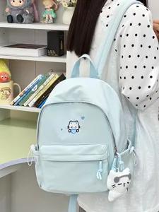 Lichtblauwe canvas studentenrugzak met kattenborduurwerk, grote tas voor dagelijkse reizen.
