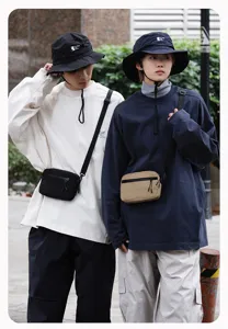 Veelzijdige retro crossbodytas voor koppels, draagbaar telefoonhoesje in streetwear-stijl.