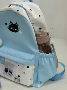 Gedetailleerd overzicht van de schattige blauw-witte studentenrugzak met sterrentas.