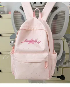 Gedetailleerd overzicht van de roze stiprugzak met leuke sterrenprint en voorvak.