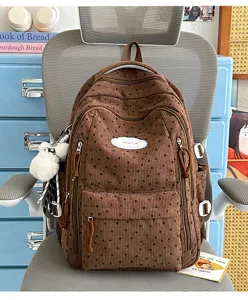 Bruine corduroy schoolrugzak met sterrenmotief, wolk patch en schattige berenhanger.