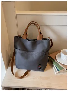 Sac cabas en toile épaisse style coréen, sac bandoulière gris foncé avec charmante broderie.