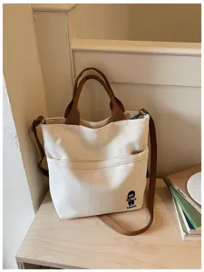 Sac cabas en toile pour femme sac bandouillere decontracte avec poche avant zippee chic.