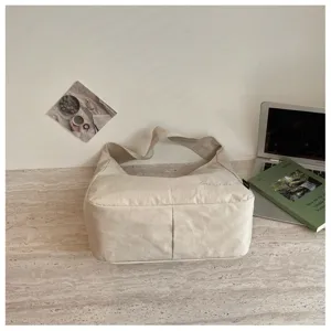 Einfarbige minimalistische Canvas Umhängetasche, lässige Hobo Tasche für den Alltag.