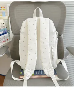 Witte canvas schoolrugzak met schattige grijze sterrenprint voor dagelijks gebruik.
