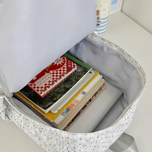 Casual grote capaciteit studentenrugzak schooltas met nette opbergruimte binnenin.