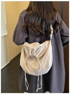 Sac bandoulière minimaliste décontracté à cordon, grand sac souple et pratique au quotidien.