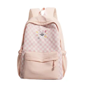 Roze schoolrugzak met schattige geborduurde beren en geruite zak voor dagelijks gebruik.