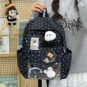 Carino zaino ita nero a pois con finestra trasparente per spille, peluche e merchandising anime.