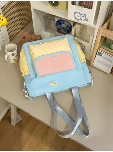 Koreaanse stijl dopamine kleurblok canvas tote tas detailweergave met meerdere handige vakken.