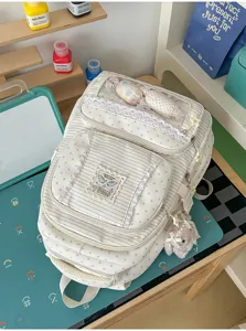 Detail van de zoete gestreepte sterrenschoolrugzak, schattige casual dagrugzak.