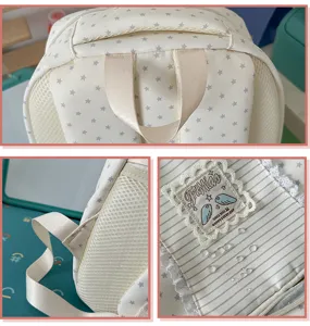 Esthetische schoolrugzak in detail met sterrenpatroon, ademende bandjes en waterdichte patch.