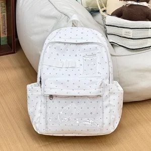 Zaino bianco con pois e stelle dotato di tasca con finestra trasparente per spille.