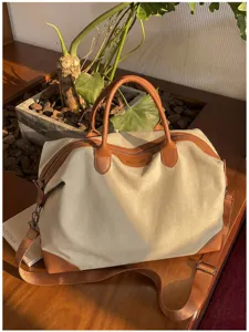 Casual canvas reistas met bruine leren afwerking grote capaciteit schoudertas voor dames.